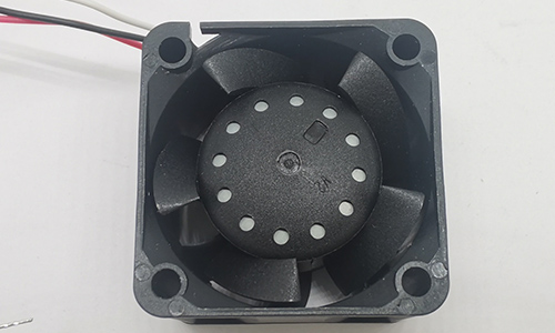 为什么顶级通信设备商，开始疯狂追捧这种“迷你型”强力散热风扇？——38X38X28mm微型轴流散热风扇01